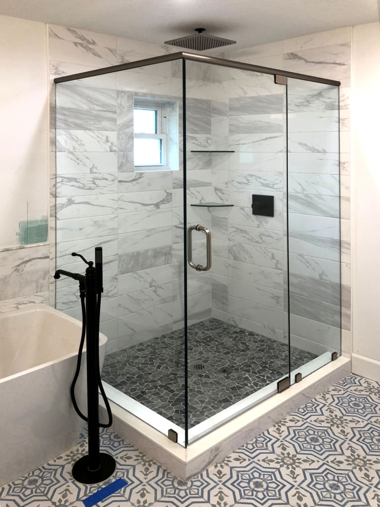 90° Pivot Door Enclosure