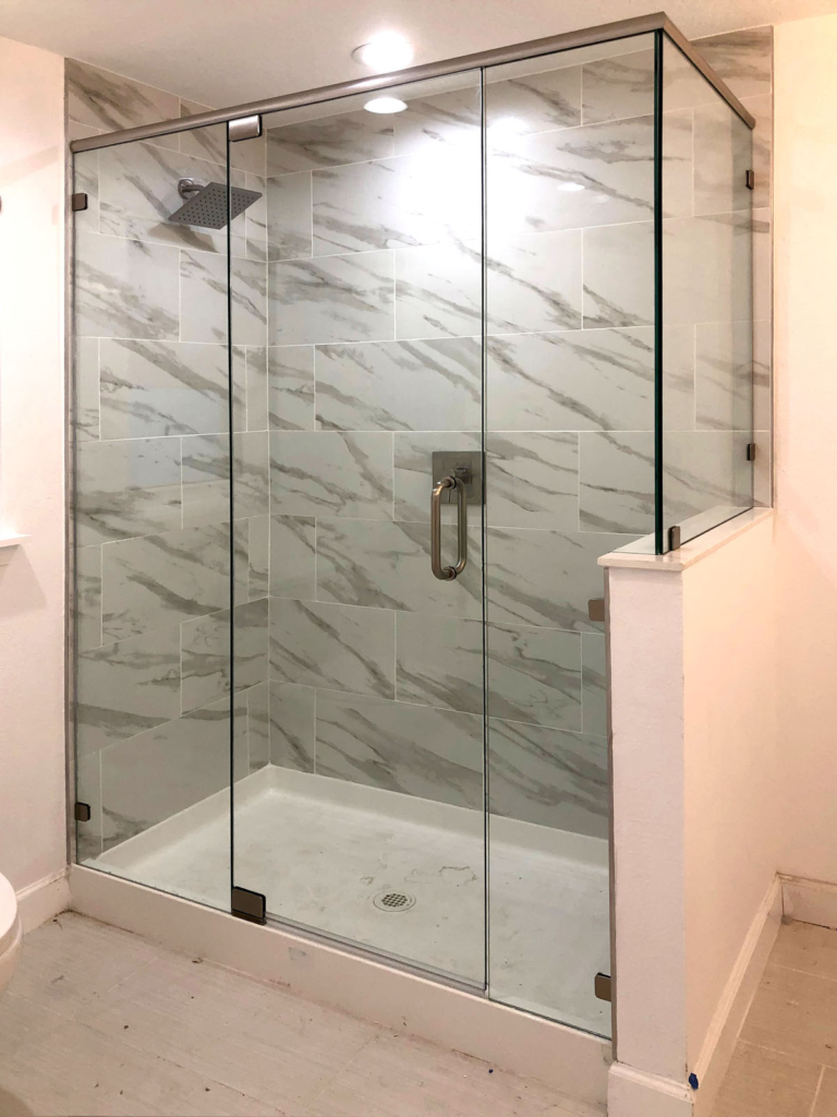 90° Pivot Door Enclosure